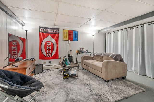 952 W Grant Drive, Des Plaines, IL 60016