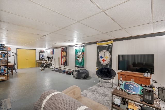 952 W Grant Drive, Des Plaines, IL 60016