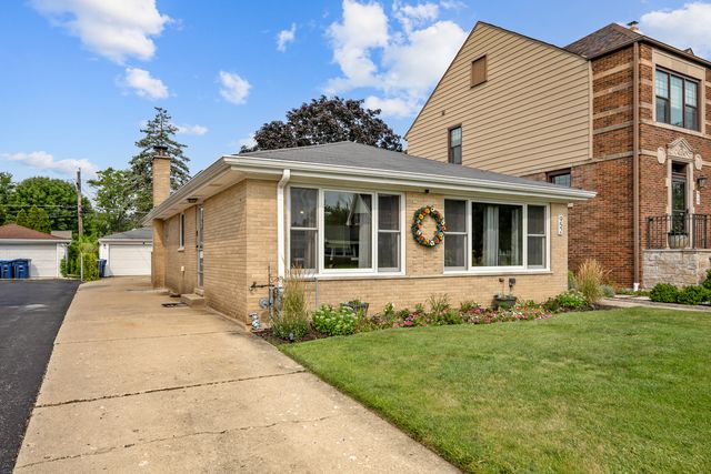 952 W Grant Drive, Des Plaines, IL 60016