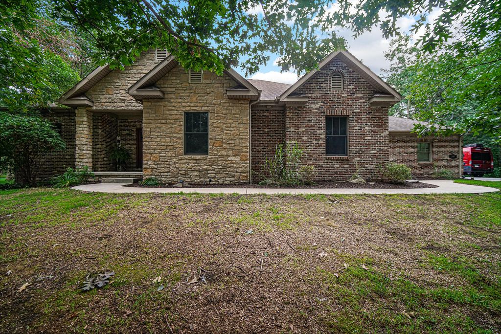 10447 Whispering Woods Court, Demotte, IN 46310
