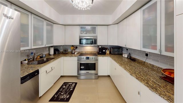 800 Parkview Dr 709, Hallandale Beach, FL 33009