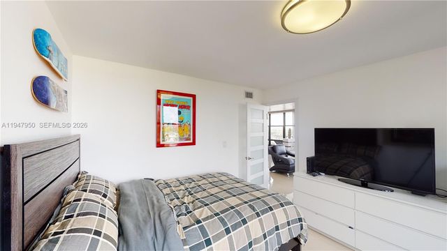 800 Parkview Dr 709, Hallandale Beach, FL 33009