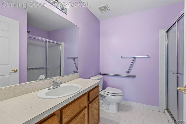 43427 Claremont Drive E, Clinton Charter Township, MI 48038