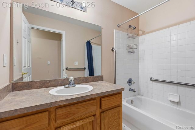 43427 Claremont Drive E, Clinton Charter Township, MI 48038