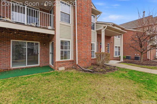43427 Claremont Drive E, Clinton Charter Township, MI 48038