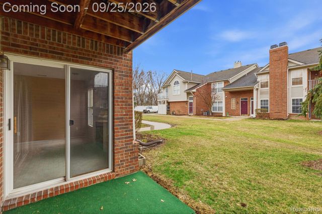 43427 Claremont Drive E, Clinton Charter Township, MI 48038