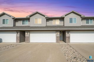 318 Macey Ave, Harrisburg, SD 57032