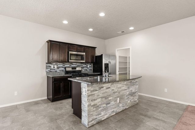 2061 Solara Loop NE, Rio Rancho, NM 87144