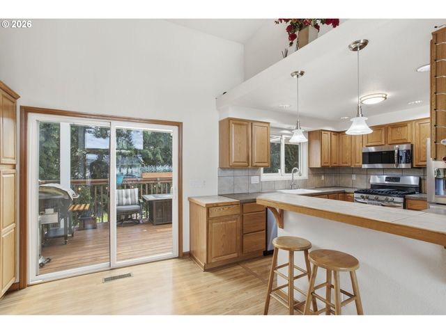 10520 Ne SISKIYOU St, Portland, OR 97220