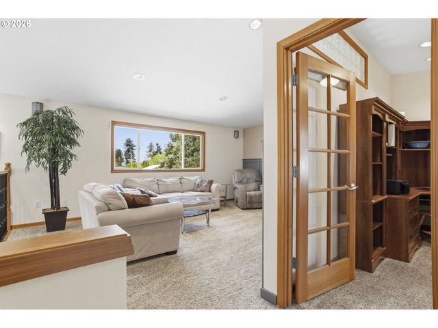 10520 Ne SISKIYOU St, Portland, OR 97220