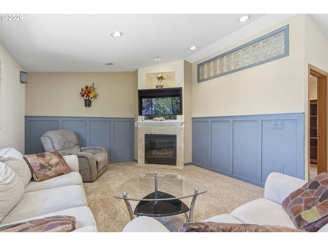 10520 Ne SISKIYOU St, Portland, OR 97220