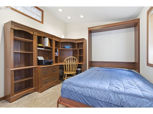 10520 Ne SISKIYOU St, Portland, OR 97220