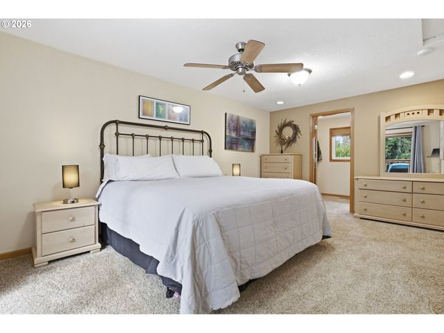 10520 Ne SISKIYOU St, Portland, OR 97220