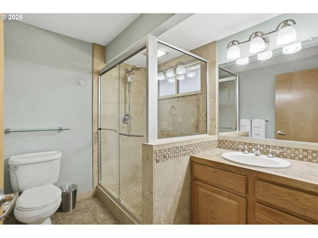 10520 Ne SISKIYOU St, Portland, OR 97220