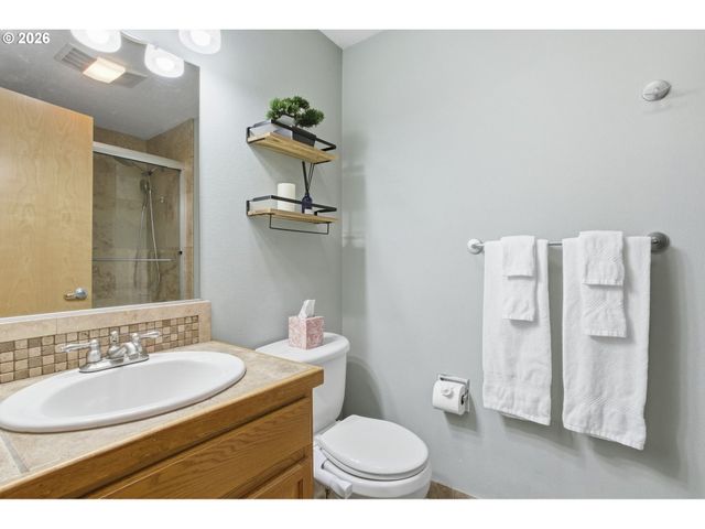 10520 Ne SISKIYOU St, Portland, OR 97220