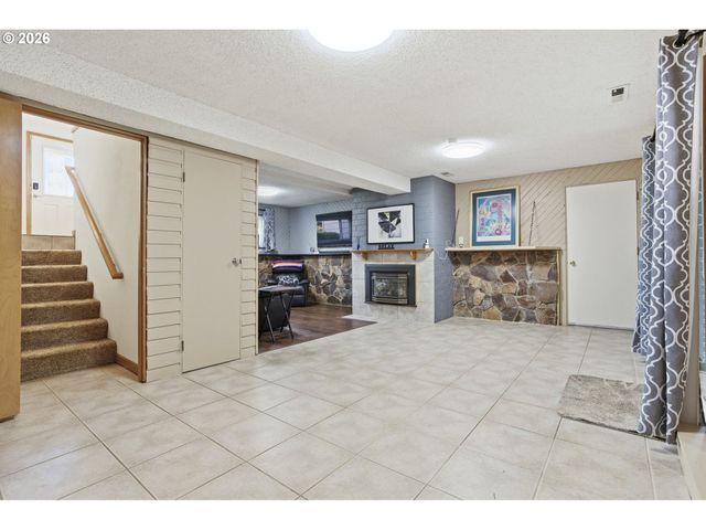 10520 Ne SISKIYOU St, Portland, OR 97220