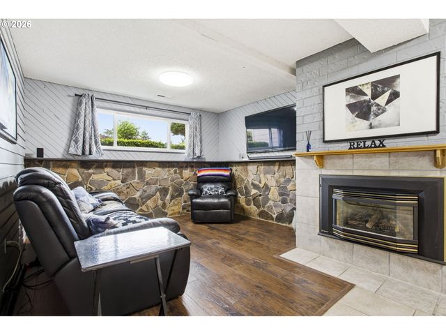 10520 Ne SISKIYOU St, Portland, OR 97220