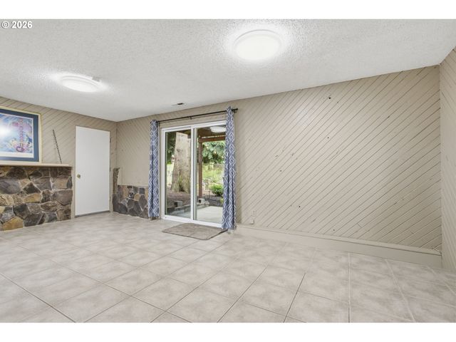 10520 Ne SISKIYOU St, Portland, OR 97220