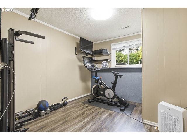 10520 Ne SISKIYOU St, Portland, OR 97220