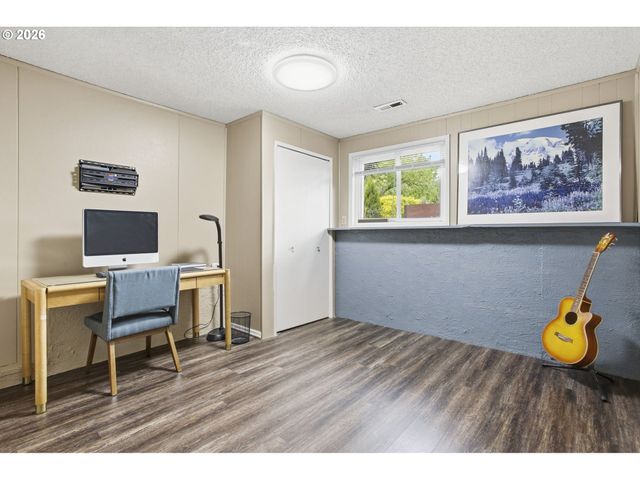 10520 Ne SISKIYOU St, Portland, OR 97220