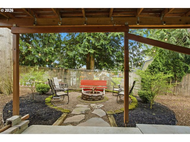 10520 Ne SISKIYOU St, Portland, OR 97220