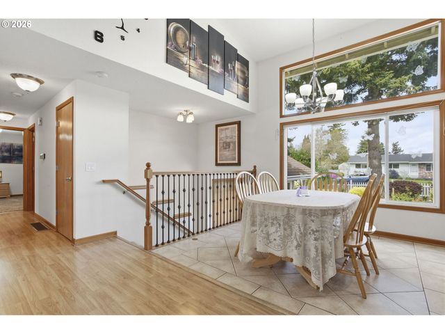 10520 Ne SISKIYOU St, Portland, OR 97220