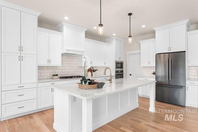 1416 N Palaestra Ave, Eagle, ID 83616