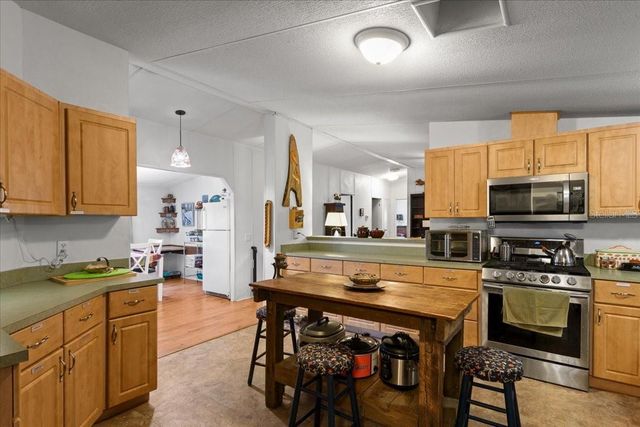 7220 NE 24TH LOOP, High Springs, FL 32643