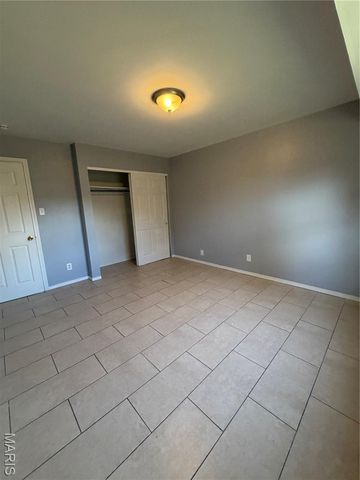 150 N Saint Charles, Florissant, MO 63031