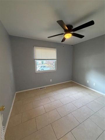 150 N Saint Charles, Florissant, MO 63031