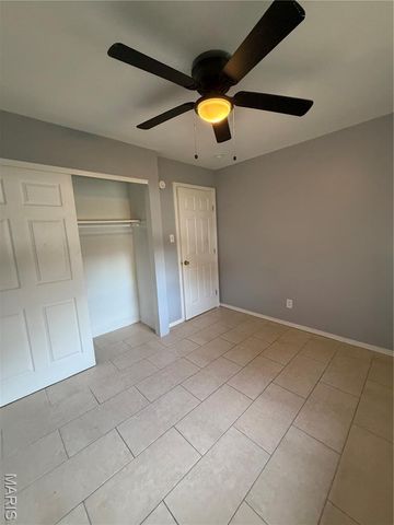 150 N Saint Charles, Florissant, MO 63031