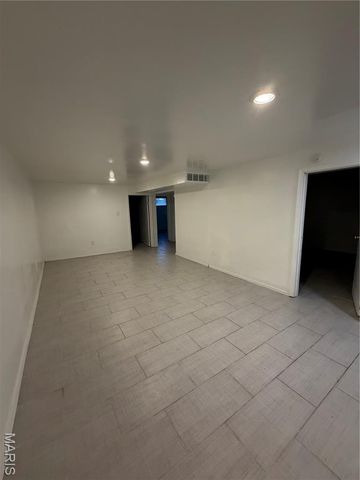 150 N Saint Charles, Florissant, MO 63031