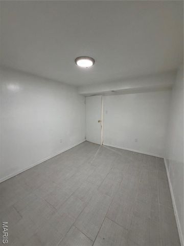 150 N Saint Charles, Florissant, MO 63031