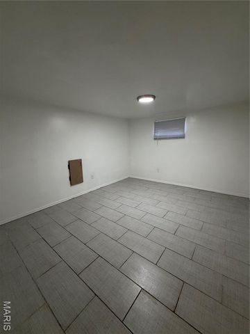 150 N Saint Charles, Florissant, MO 63031