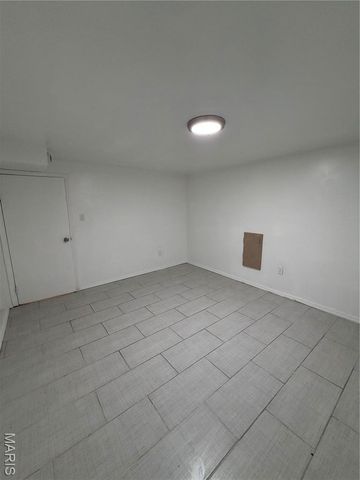 150 N Saint Charles, Florissant, MO 63031