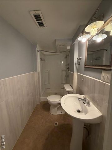 150 N Saint Charles, Florissant, MO 63031