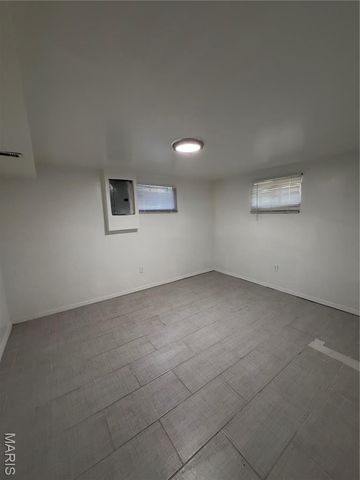 150 N Saint Charles, Florissant, MO 63031