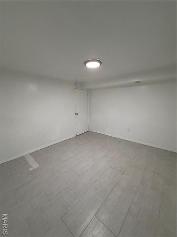 150 N Saint Charles, Florissant, MO 63031