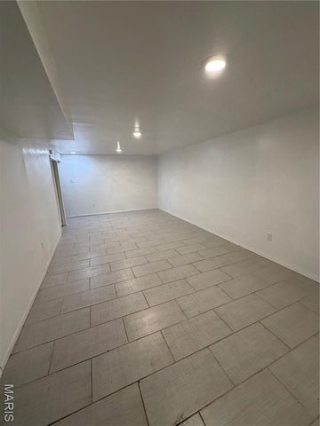 150 N Saint Charles, Florissant, MO 63031