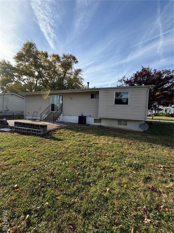 150 N Saint Charles, Florissant, MO 63031