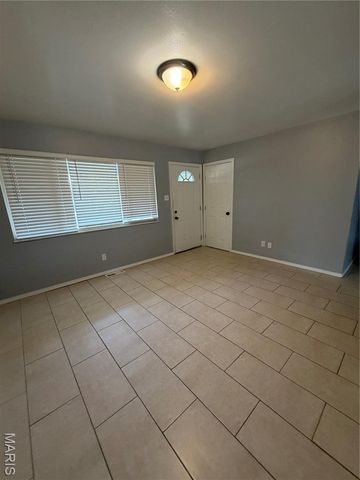 150 N Saint Charles, Florissant, MO 63031