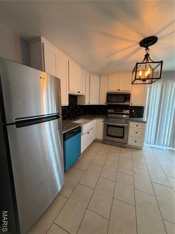 150 N Saint Charles, Florissant, MO 63031