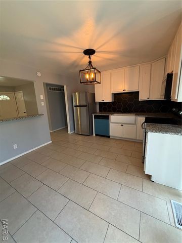 150 N Saint Charles, Florissant, MO 63031