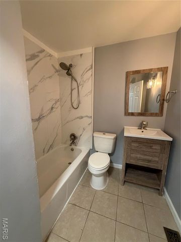 150 N Saint Charles, Florissant, MO 63031