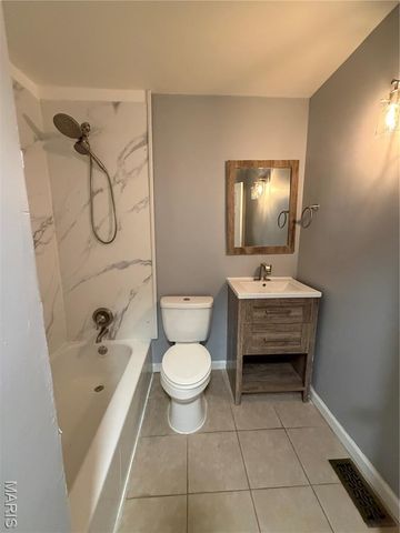 150 N Saint Charles, Florissant, MO 63031