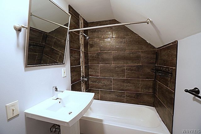 3176 South Park Avenue, Lackawanna, NY 14218