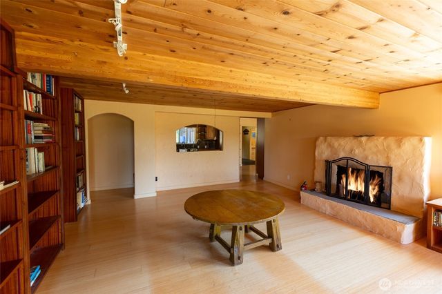 206 Hawthorne Lane, Friday Harbor, WA 98250