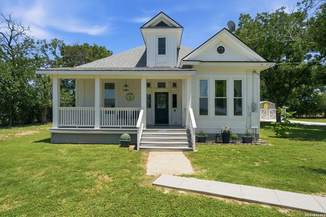 1500 FLEMING DR, Seguin, TX 78155
