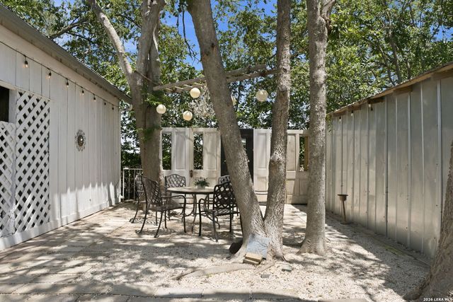 1500 FLEMING DR, Seguin, TX 78155