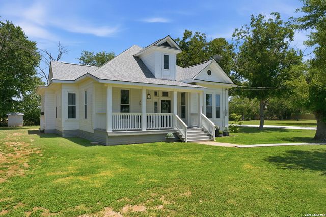 1500 FLEMING DR, Seguin, TX 78155